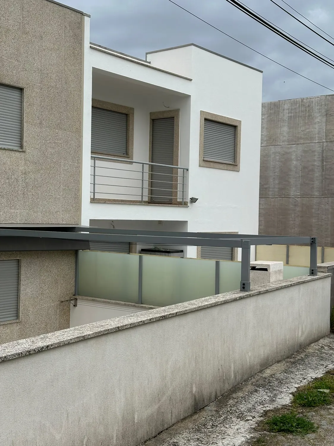 Fachada traseira após pintura exterior pela Vivaf
