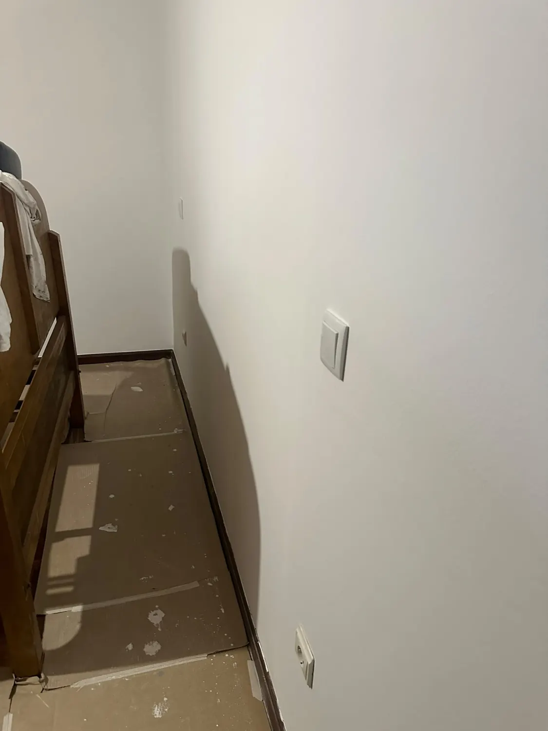 A mesma parede do quarto após pintura pela Vivaf